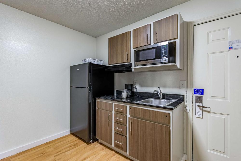 Queen Room with Two Queen Beds - Disability Access - Non-Smoking interior